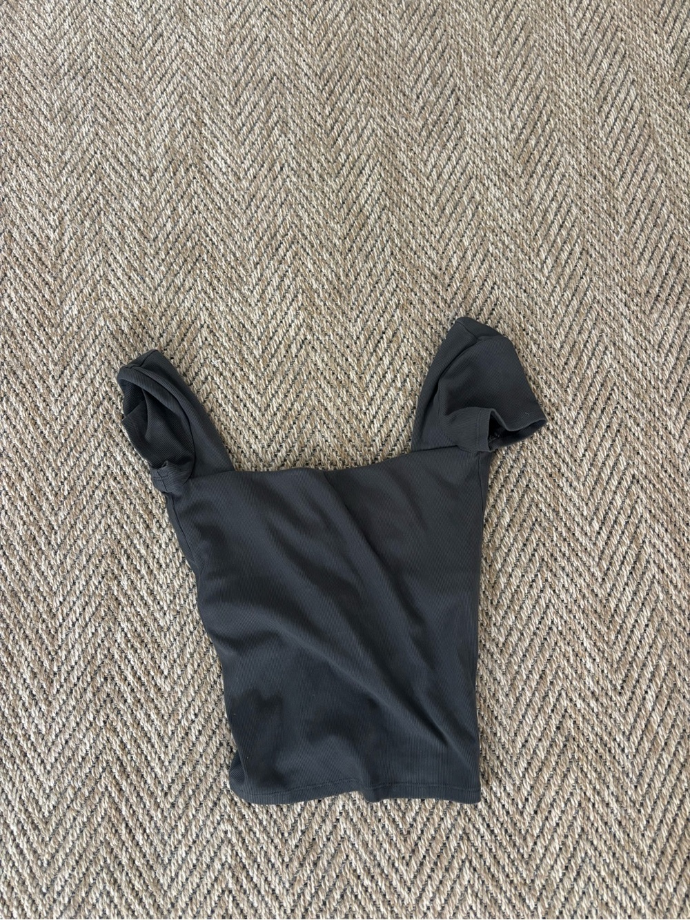 Vuori Black Square Neck Crop Top with Puff Sleeves